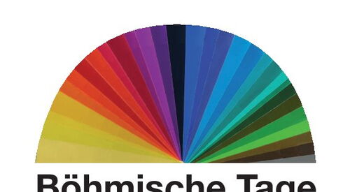 Logo. Regenbogenfarbener Fächer darunter Text: Böhmische Tage Babelsberg 2026    29. - 31. Mai